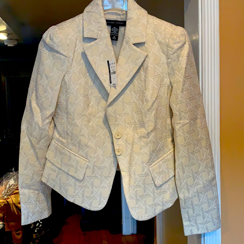 Brand New New York And Company Cropped Blazer